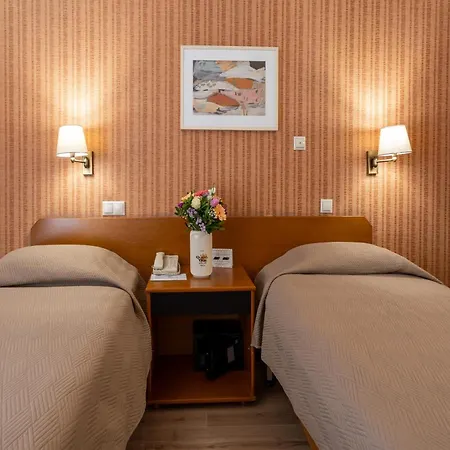 Hotel Queen Olga 3*