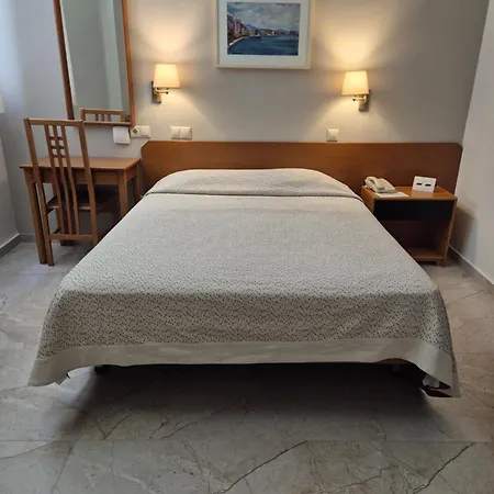 Queen Olga Hotel 3*
