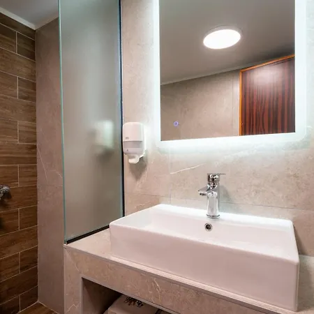 Queen Olga Hotell 3*